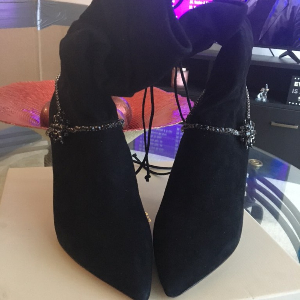 Badgley mischka black suede boots